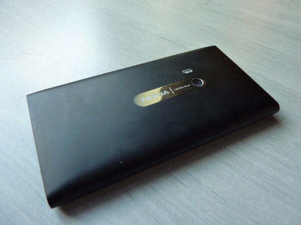 nokia_n9_back