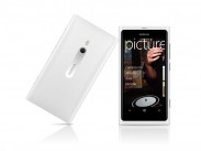 700-nokia-lumia-800-white-back-and-front