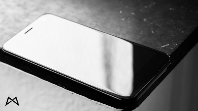 Wileyfox Spark black slab
