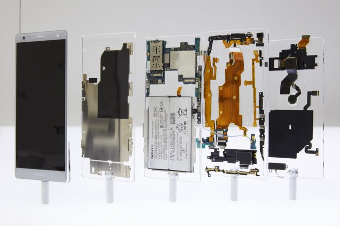 43 Xperia Xz2 Deconstructed