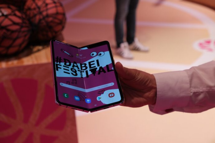 Samsung Galaxy Fold 5g 01