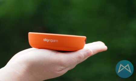 Skyroam Solis X Hand