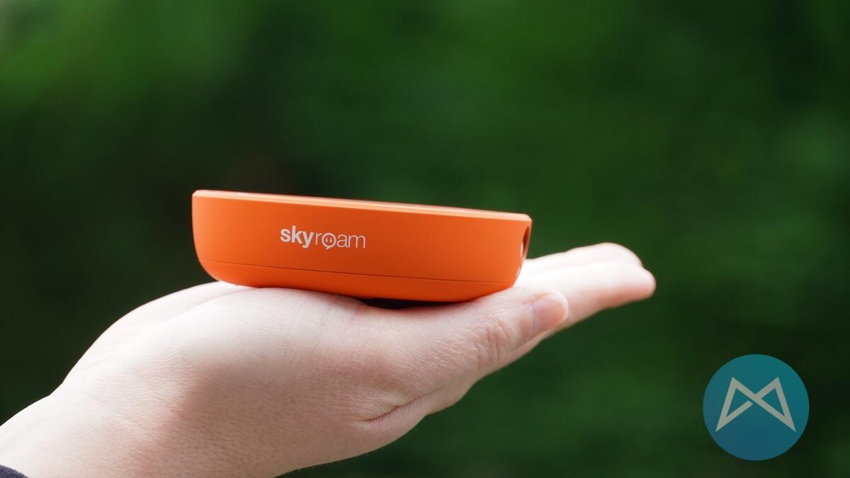 Skyroam Solis X Hand