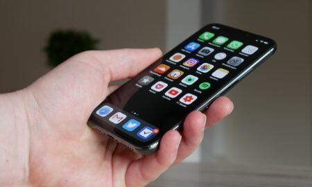 Apple Iphone 11 Pro Hand
