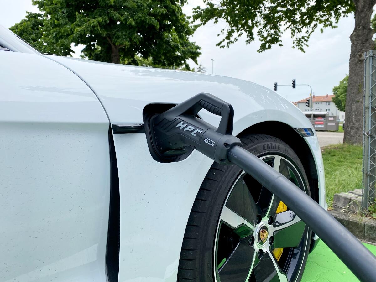 Porsche Charger Laden Elektro Header