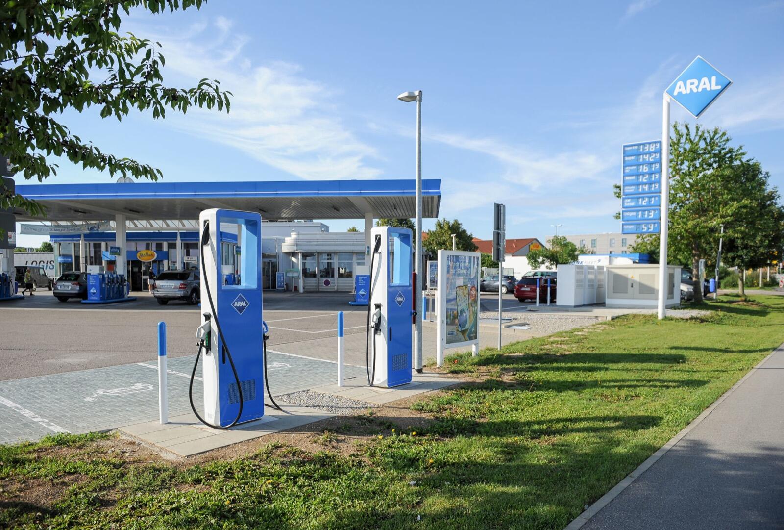 Stilvolle Aral Tankstelle Osnabrck Bild