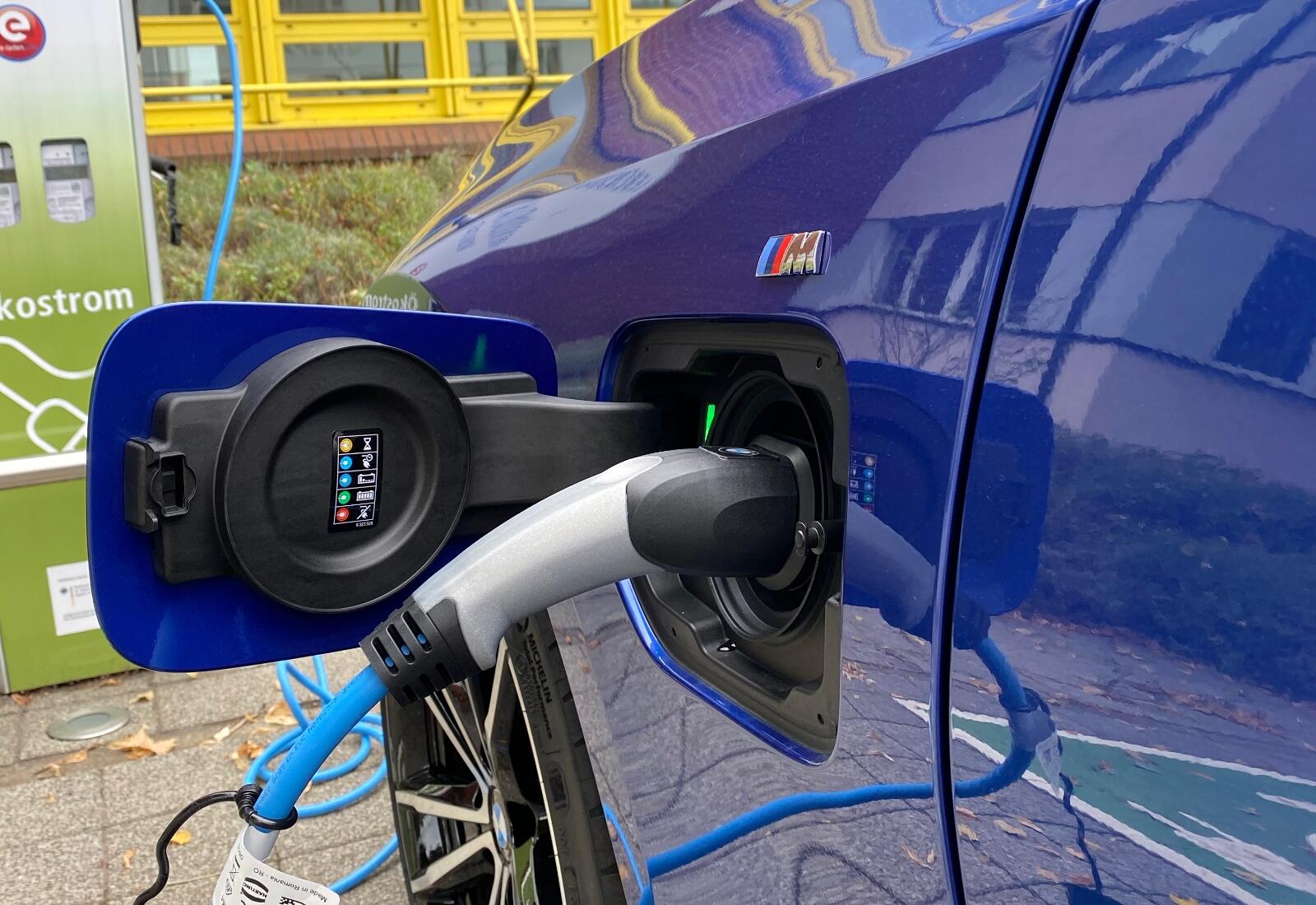 Ladefuchs: Die günstigste Ladekarte für E-Autos finden