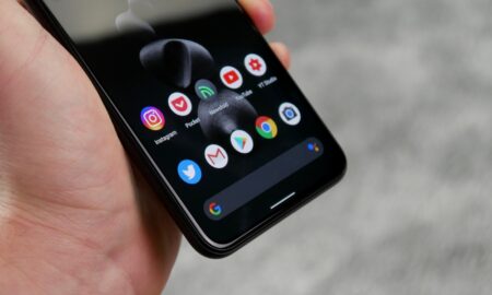 Google Pixel 5 Hand Detail