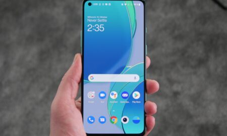 Oneplus 8t Hand