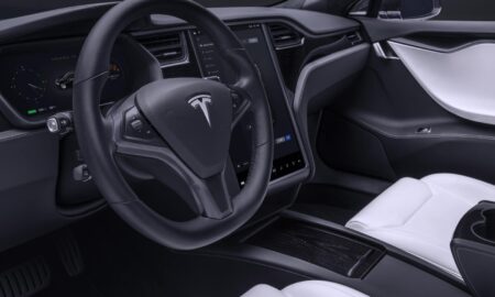 Tesla Model S Innen Header