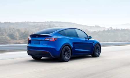 Tesla Model Y Blau Header
