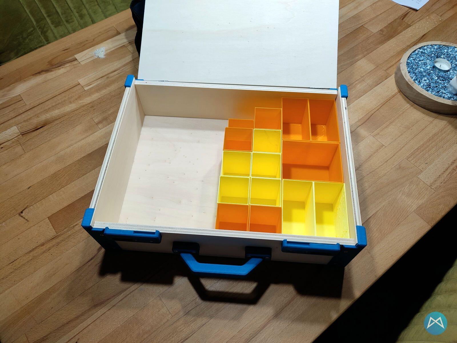 A.c. Box Mit Plastik Innenaufteilung Aus Dem 3d Drucker