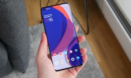 Oneplus 9 Pro Hand