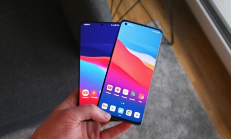 Samsung Galaxy S21 Ultra Oppo Find X3 Pro Hand Front