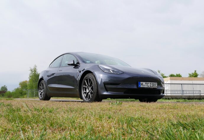 Tesla Model 3 2021 Header