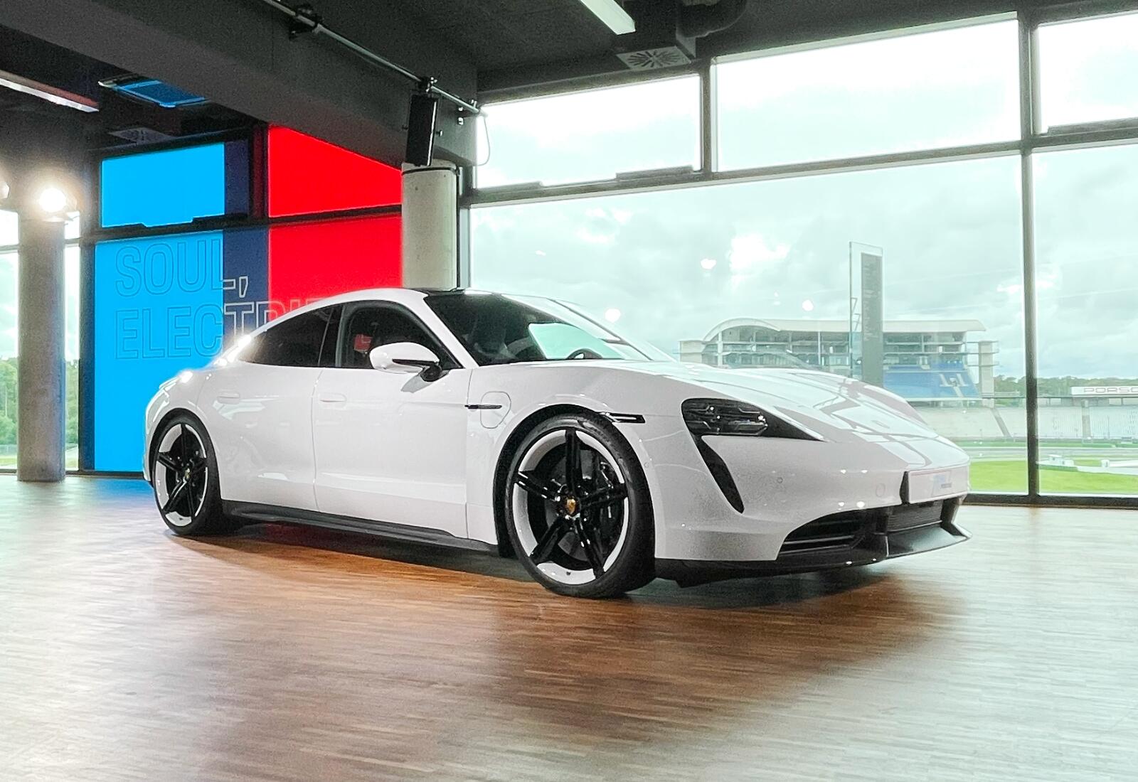 Porsche Taycan Hockenheim Header