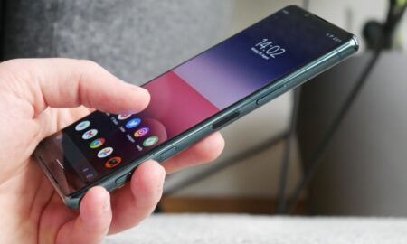Sony Xperia 5 Iii Hand Header