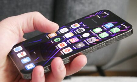 Apple Iphone 13 Pro Hand