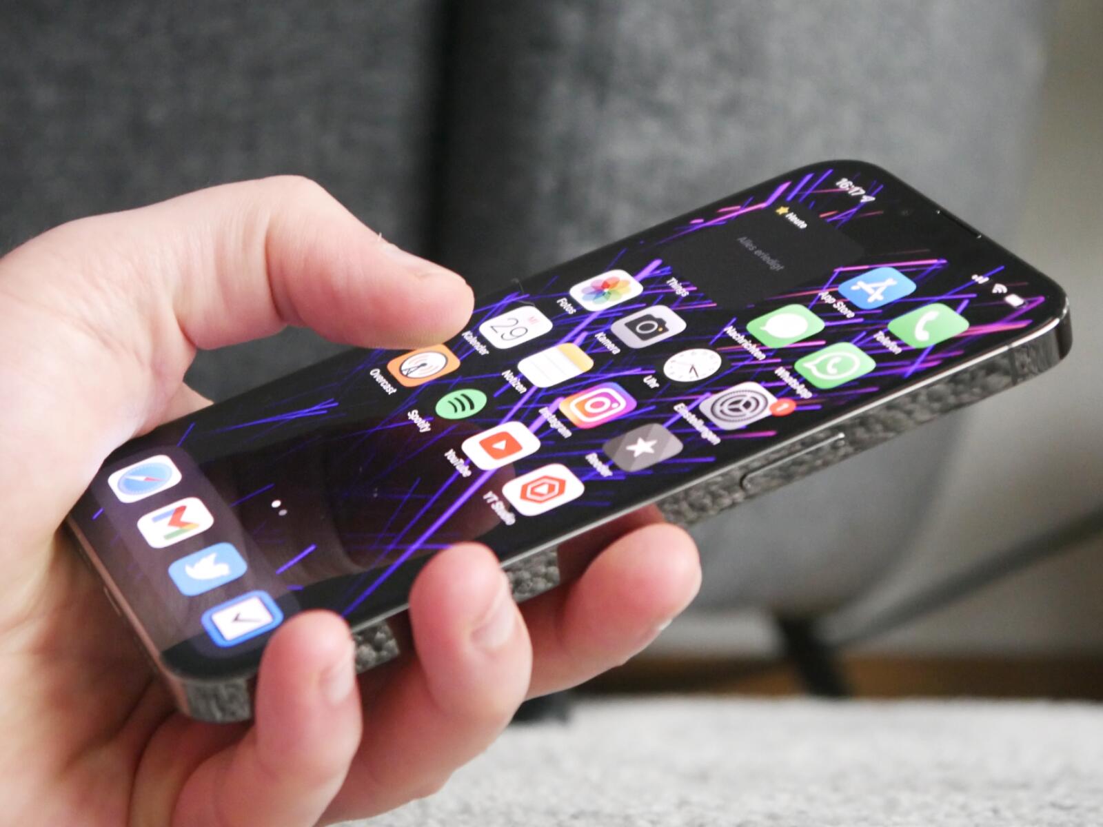 Apple Iphone 13 Pro Hand