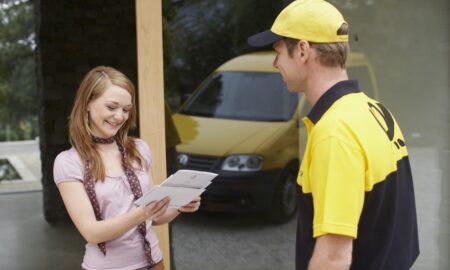 Deutsche Post Zusteller Kundin