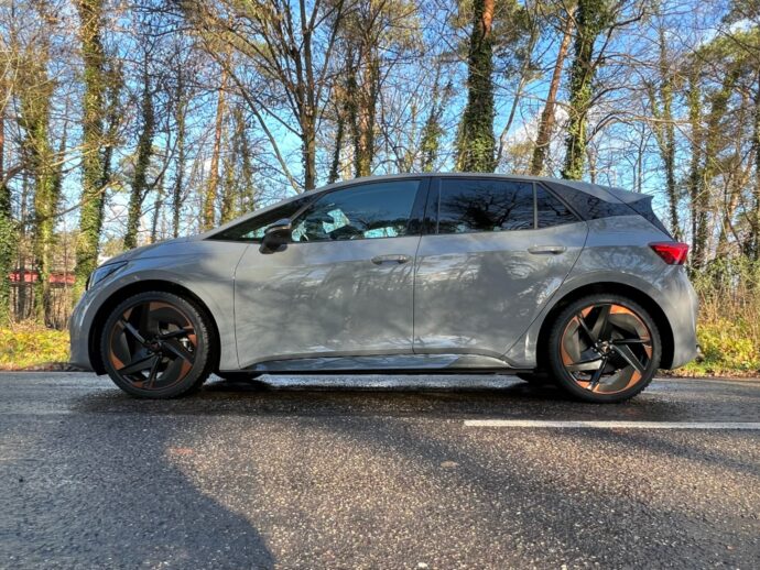 Cupra Born Seite