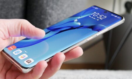Huawei P50 Pro Hand