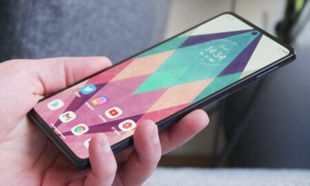 Motorola Edge 30 Pro Hand