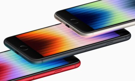 Apple Iphonese Hero 3up 220308