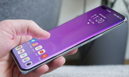 Honor Magic 4 Pro Hand