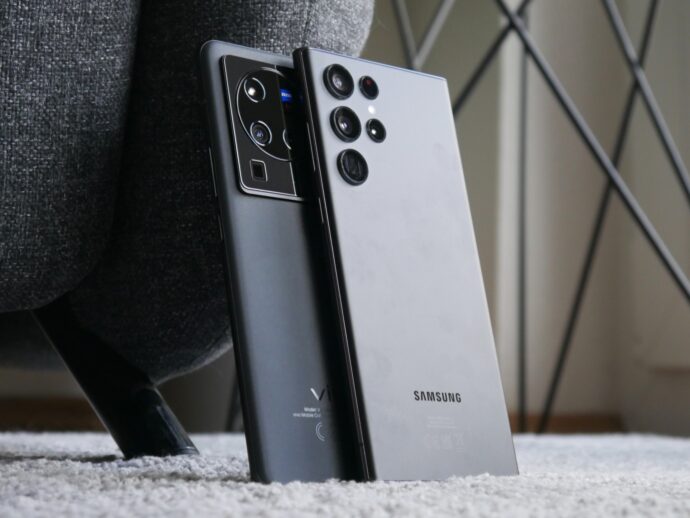 Samsung Galaxy S22 Ultra Vivo X80 Pro Back