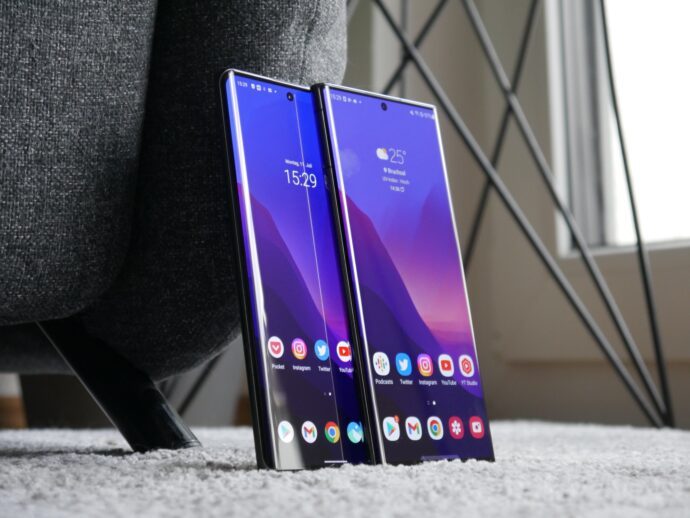 Samsung Galaxy S22 Ultra Vivo X80 Pro Display