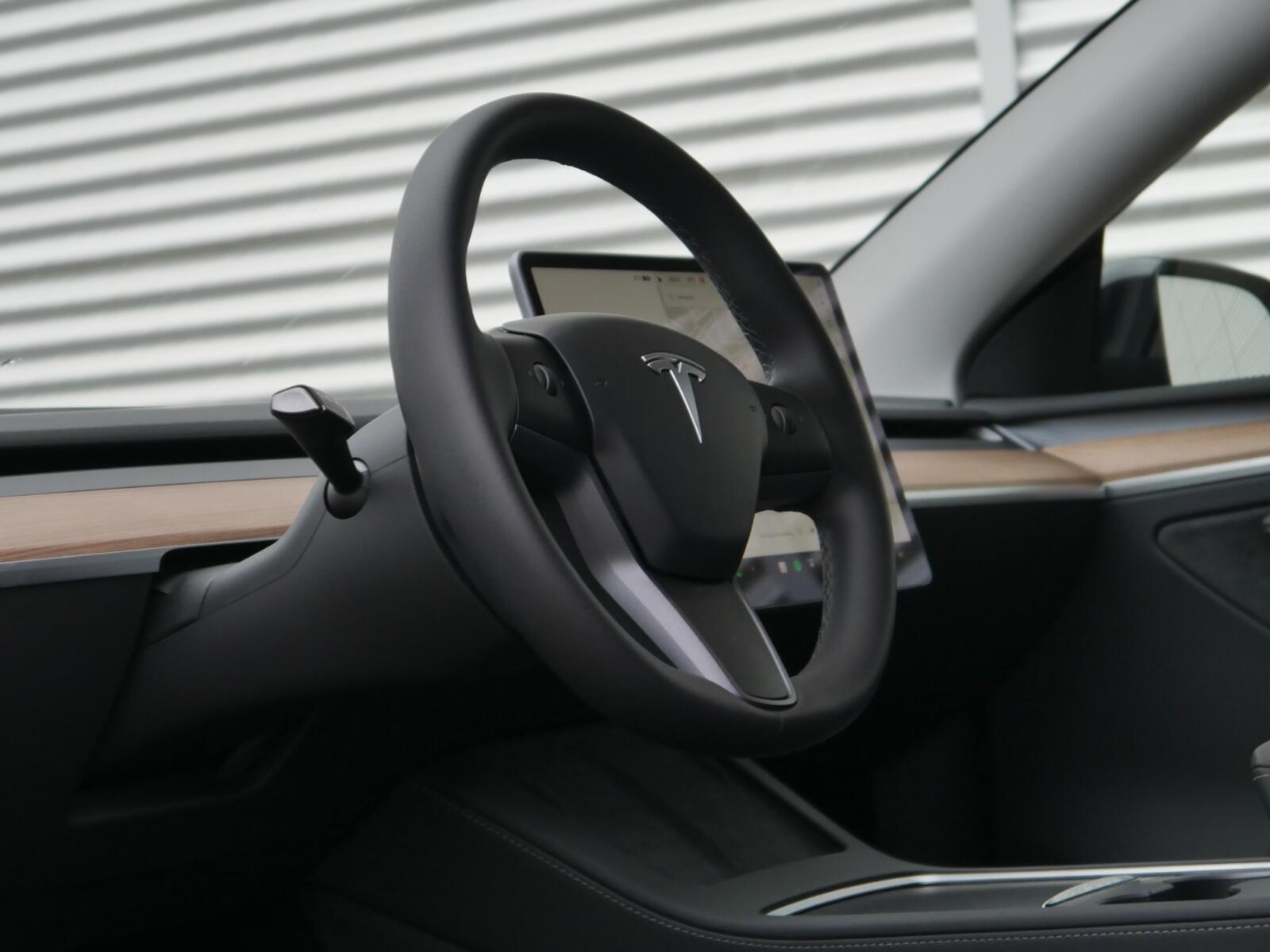 Neues Tesla Model 3: Video zeigt einen Hauch des Innenraums