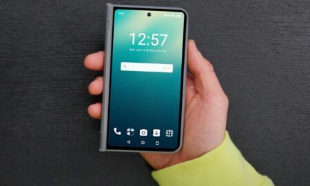 Google Pixel Fold Mockup