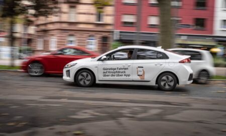 Mietwagen Und Fahrer Von Uber Partner Unternehmen 02 Foto Frank Rumpenhorst