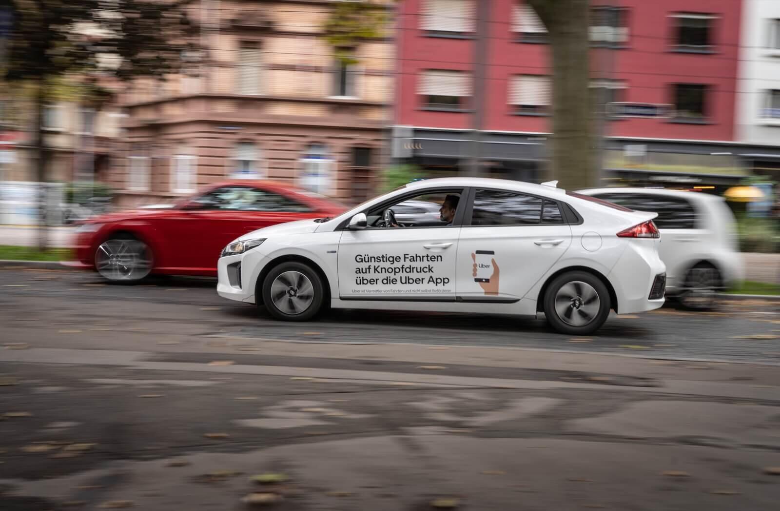 Mietwagen Und Fahrer Von Uber Partner Unternehmen 02 Foto Frank Rumpenhorst