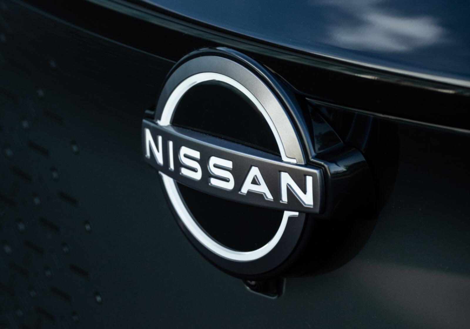 Nissan Logo Header