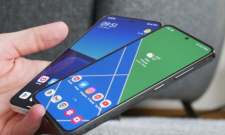 Samsung Galaxy S23 Xiaomi 13 Hand