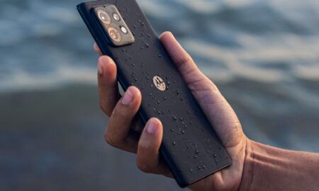 Motorola Edge 40 Pro Hand Header