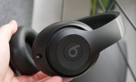 Beats Studio Pro Hand