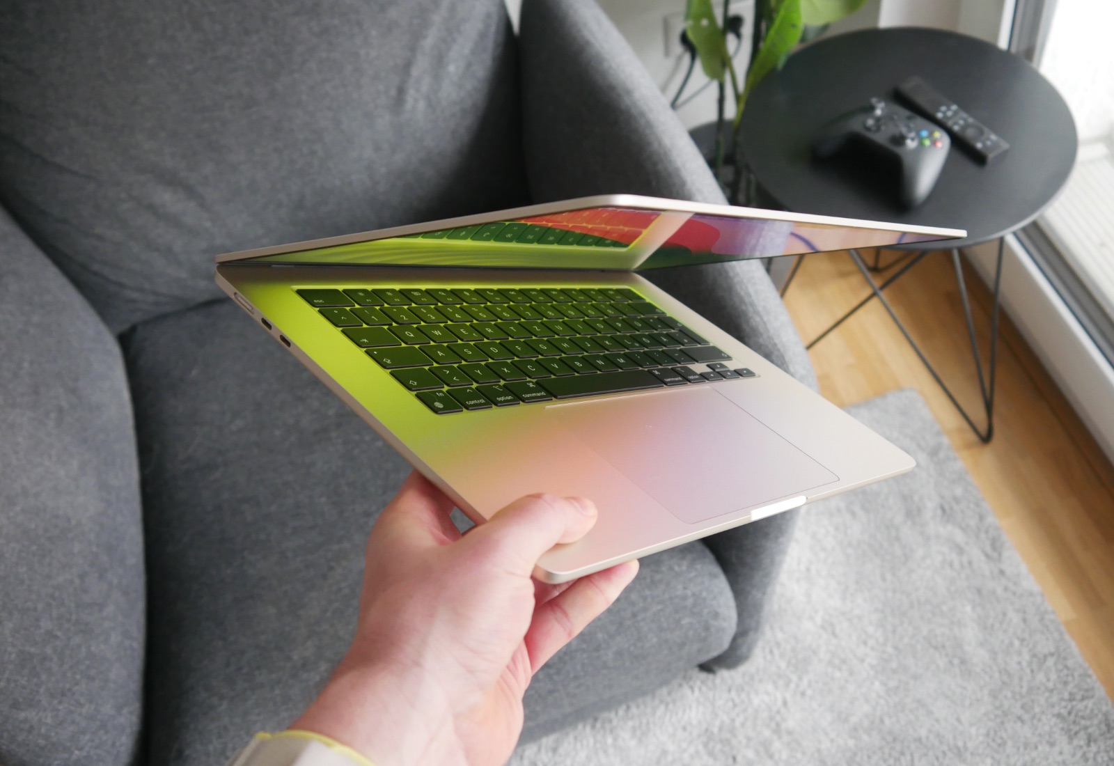 Apple Macbook Air 15 Hand