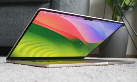 Apple Macbook Air 15 Open