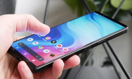 Sony Xperia 5 V Hand Header