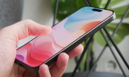 Apple Iphone 15 Pro Hand