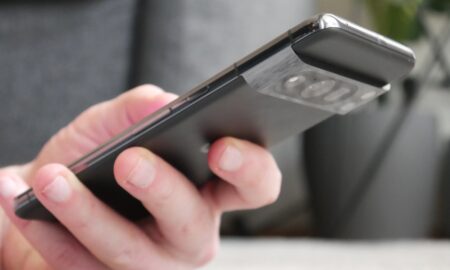 Google Pixel 8 Pro Hand Back