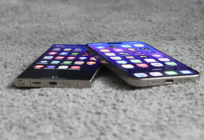 Apple Iphone 15 Pro Max Samsung Galaxy S24 Ultra Detail