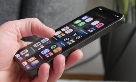 Apple Iphone 15 Pro Hand 2024
