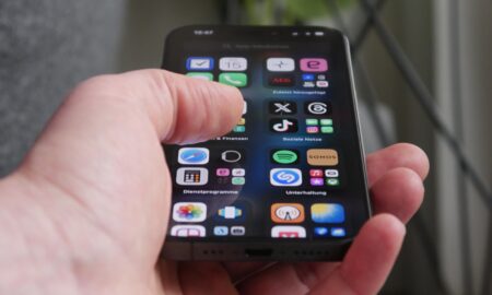 Apple Iphone 15 Pro Ios Hand