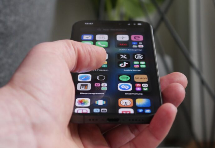 Apple Iphone 15 Pro Ios Hand