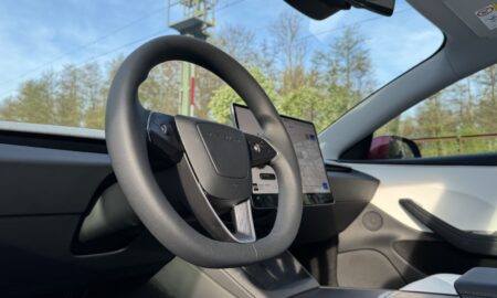 Tesla Model 3 2024 Rot Long Range Lenkrad