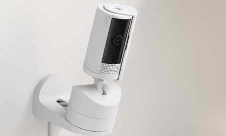 Ring Pantilt Indoor Camera Wht Lifestyle 03 2500x2500